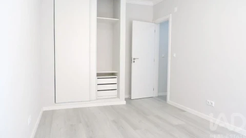 Apartamento para Venda em Corroios