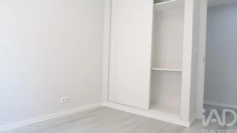 Apartamento para Venda em Corroios