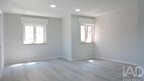 Apartamento para Venda em Corroios
