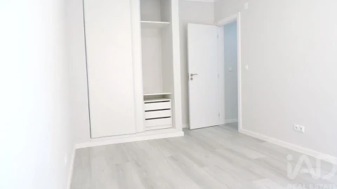 Apartamento para Venda em Corroios
