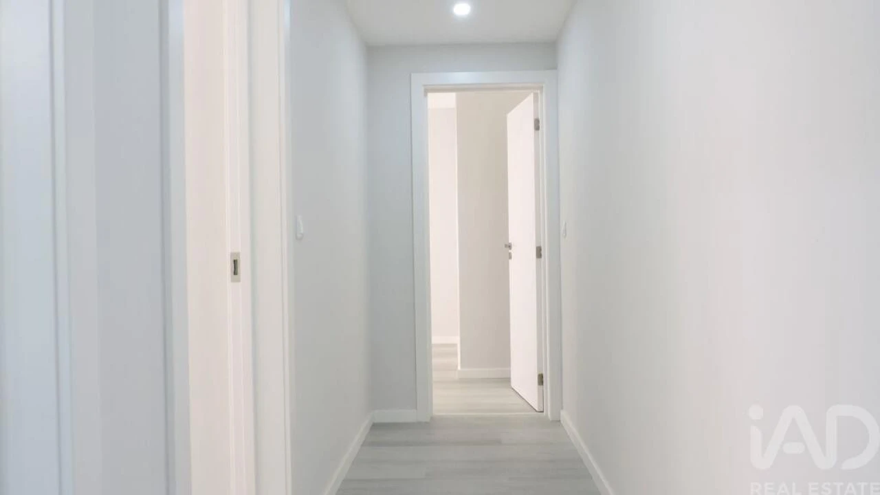Apartamento para Venda em Corroios Foto 9