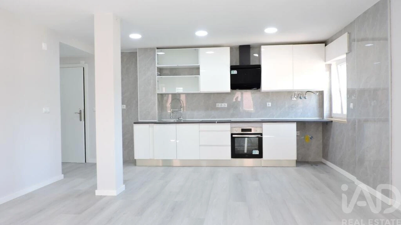 Apartamento para Venda em Corroios Foto 5