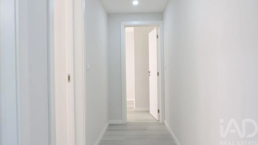 Apartamento para Venda em Corroios Foto 9