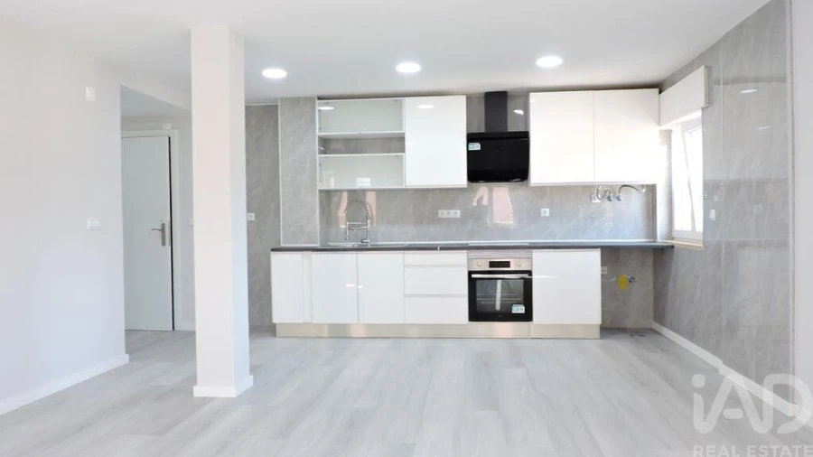 Apartamento para Venda em Corroios Foto 5
