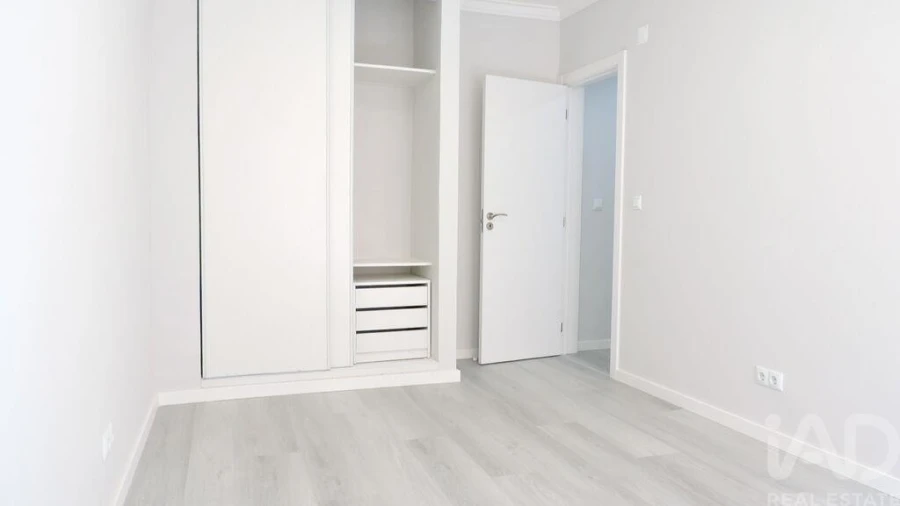 Apartamento para Venda em Corroios Foto 18