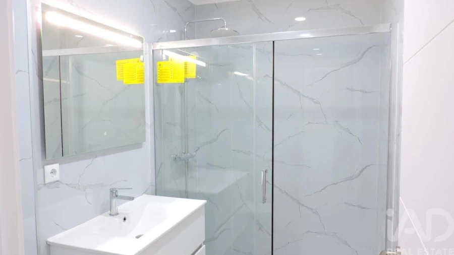 Apartamento para Venda em Corroios Foto 12