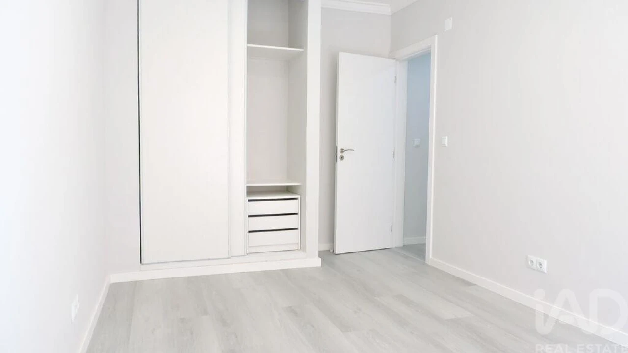 Apartamento para Venda em Corroios Foto 18