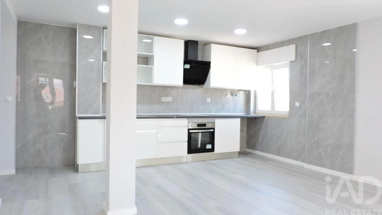 Apartamento para Venda em Corroios Foto 6