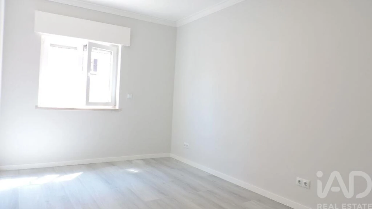 Apartamento para Venda em Corroios Foto 16