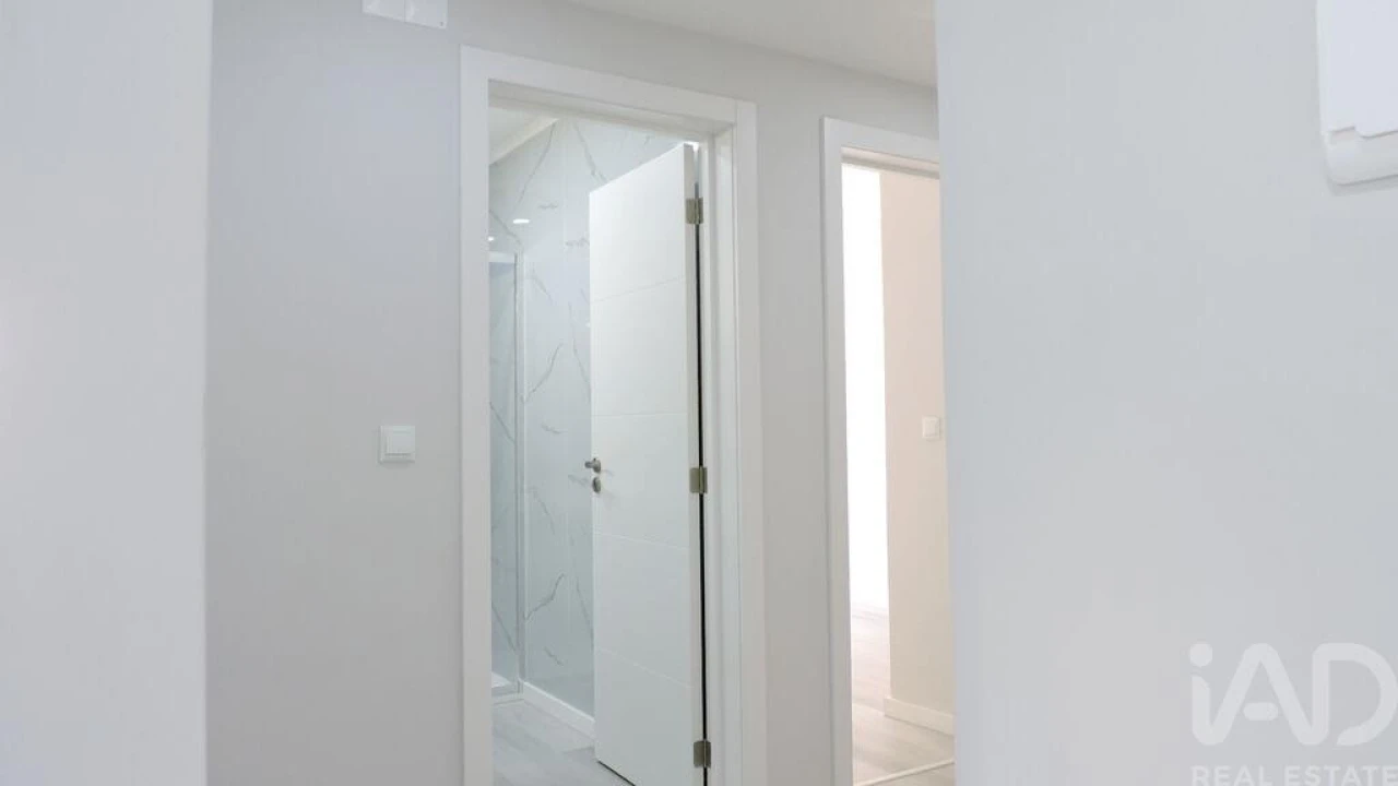 Apartamento para Venda em Corroios Foto 8