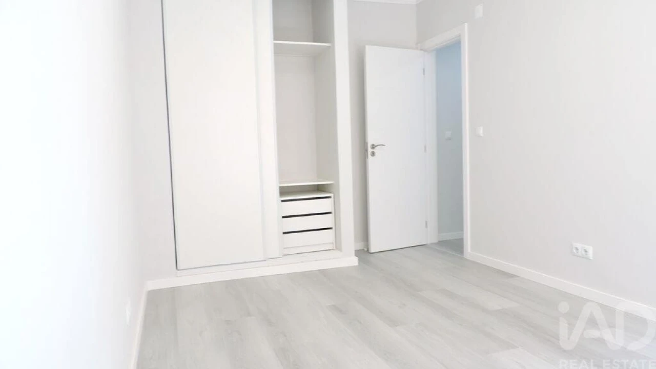 Apartamento para Venda em Corroios Foto 19
