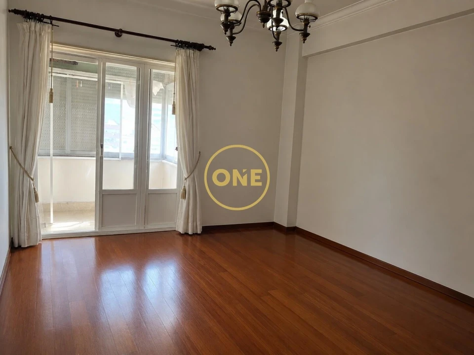 Apartamento T3 para Venda em Benfica Foto 1