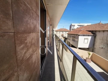 Apartamento T4 para Venda em Póvoa de Varzim, Beiriz e Argivai