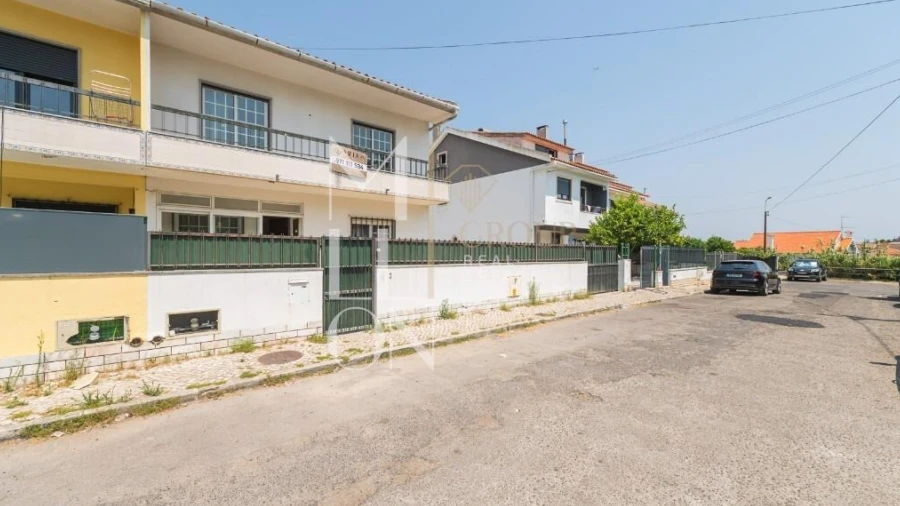 Moradia T4 para Venda em Algueirão-Mem Martins