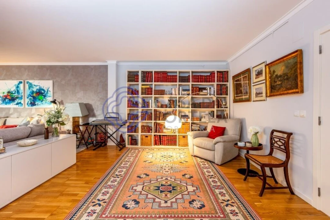 Apartamento T5 para Venda em Lumiar Foto 8