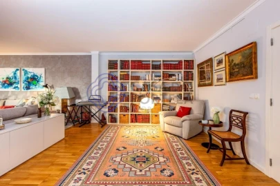Apartamento T5 para Venda em Lumiar