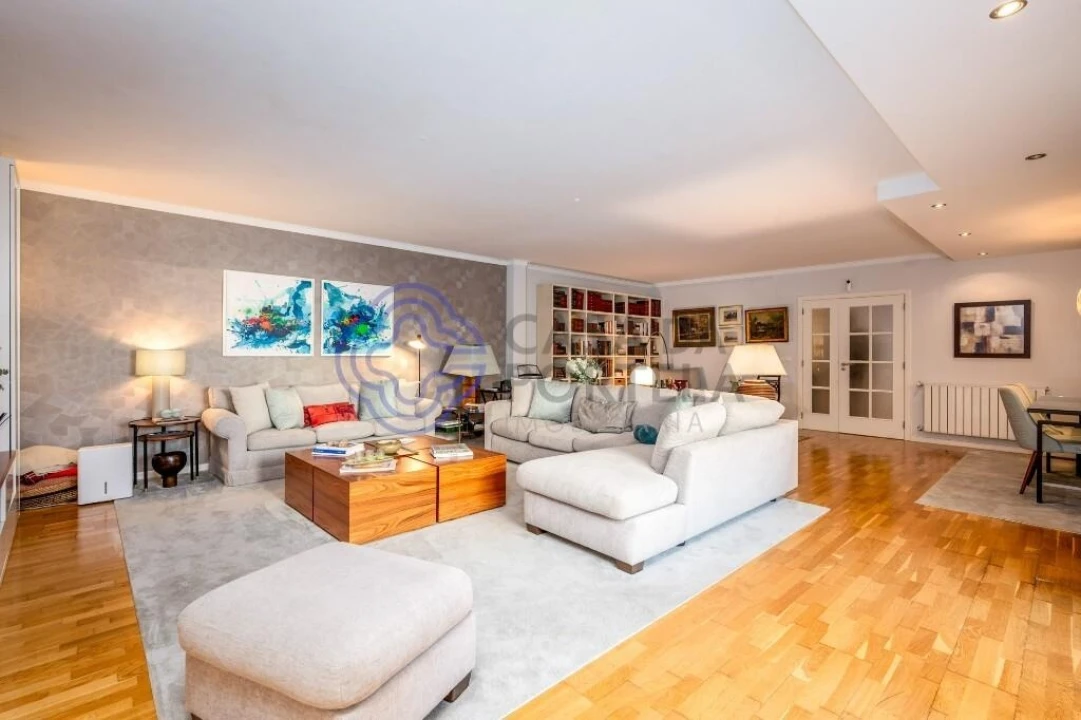 Apartamento T5 para Venda em Lumiar Foto 9