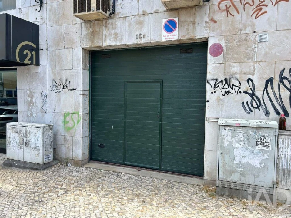 Garagem para Venda em Almada, Cova da Piedade, Pragal e Cacilhas Foto 3