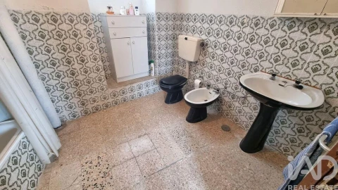 Moradia T5 para Venda em Vale de Azares