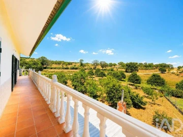Moradia T5 para Venda em Travancas e Roriz