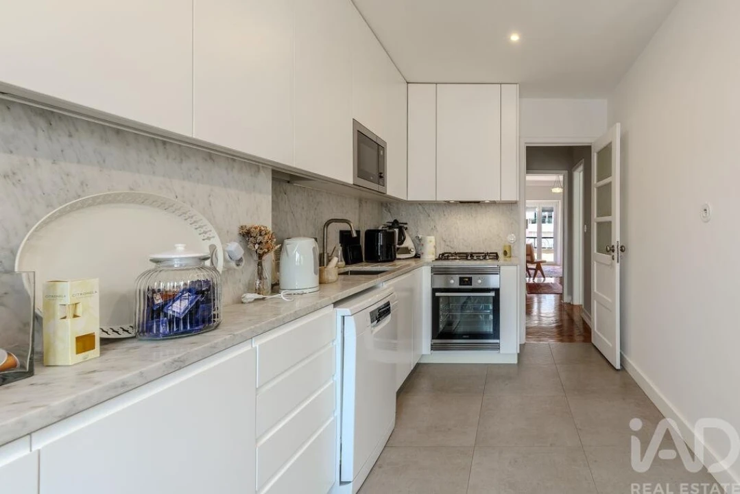 Apartamento T2 para Venda em Campolide Foto 19