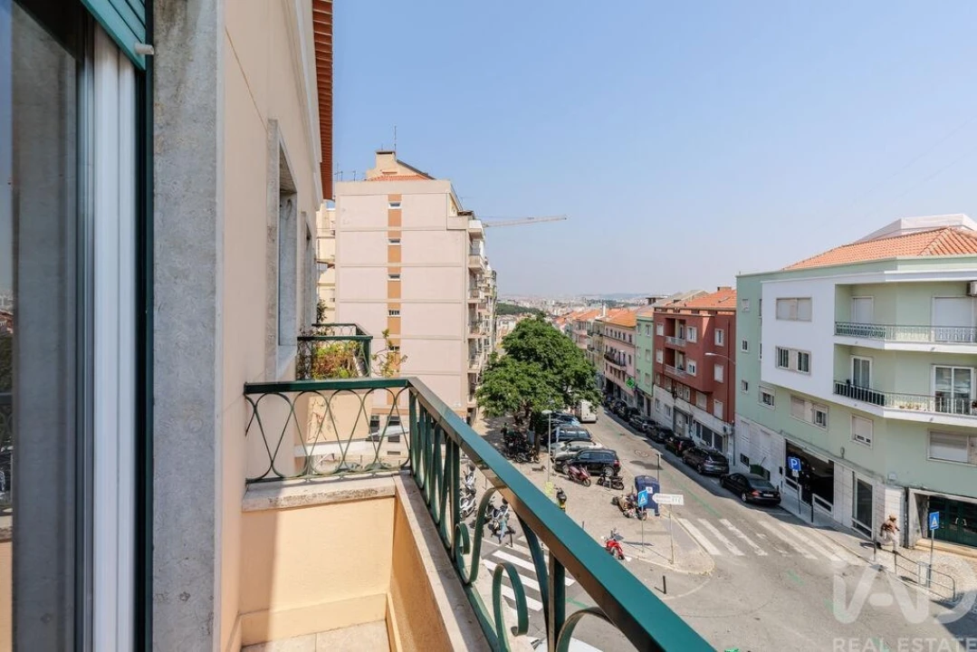 Apartamento T2 para Venda em Campolide Foto 12