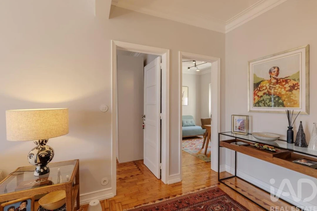 Apartamento T2 para Venda em Campolide Foto 3