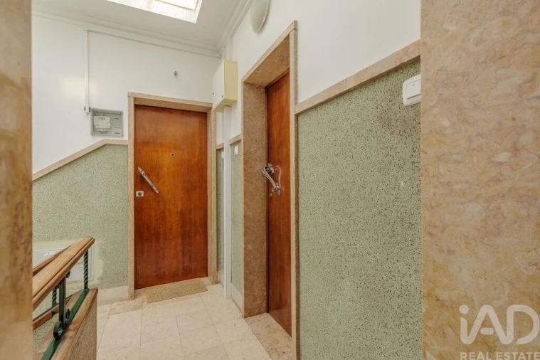 Apartamento T2 para Venda em Campolide Foto 26