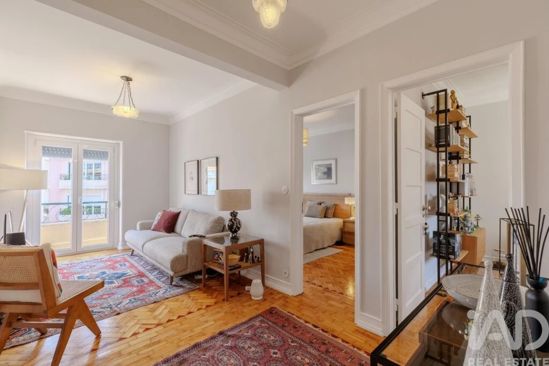 Apartamento T2 para Venda em Campolide Foto 1
