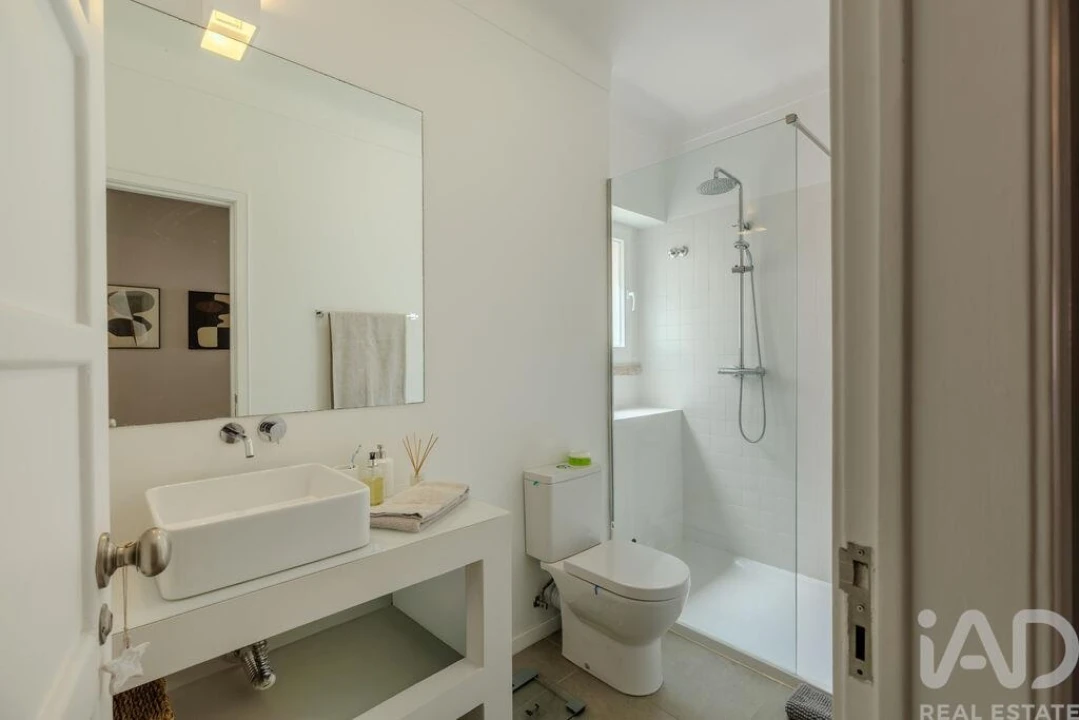 Apartamento T2 para Venda em Campolide Foto 21