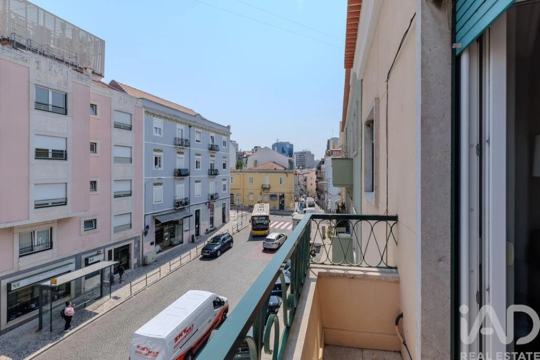 Apartamento T2 para Venda em Campolide Foto 2