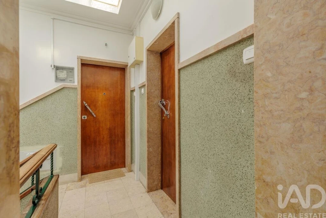 Apartamento T2 para Venda em Campolide Foto 26