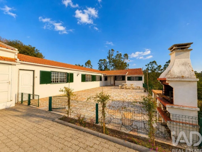Moradia T5 para Venda em Usseira Foto 3