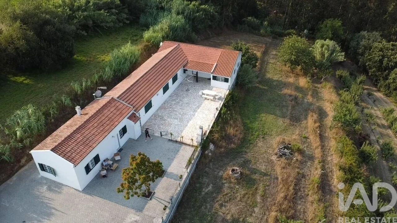 Moradia T5 para Venda em Usseira Foto 39