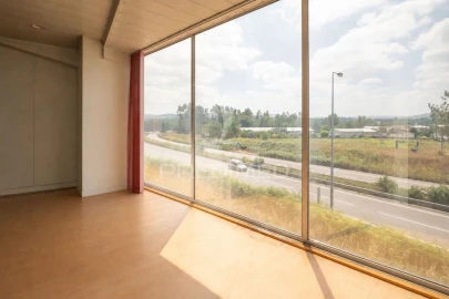 Armazém para Arrendamento em Vila de Prado