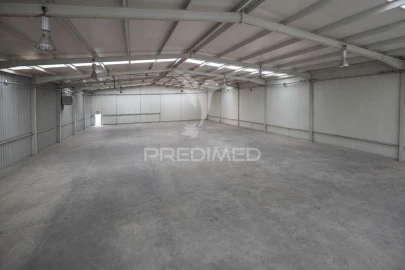 Armazém para Arrendamento em Vila de Prado