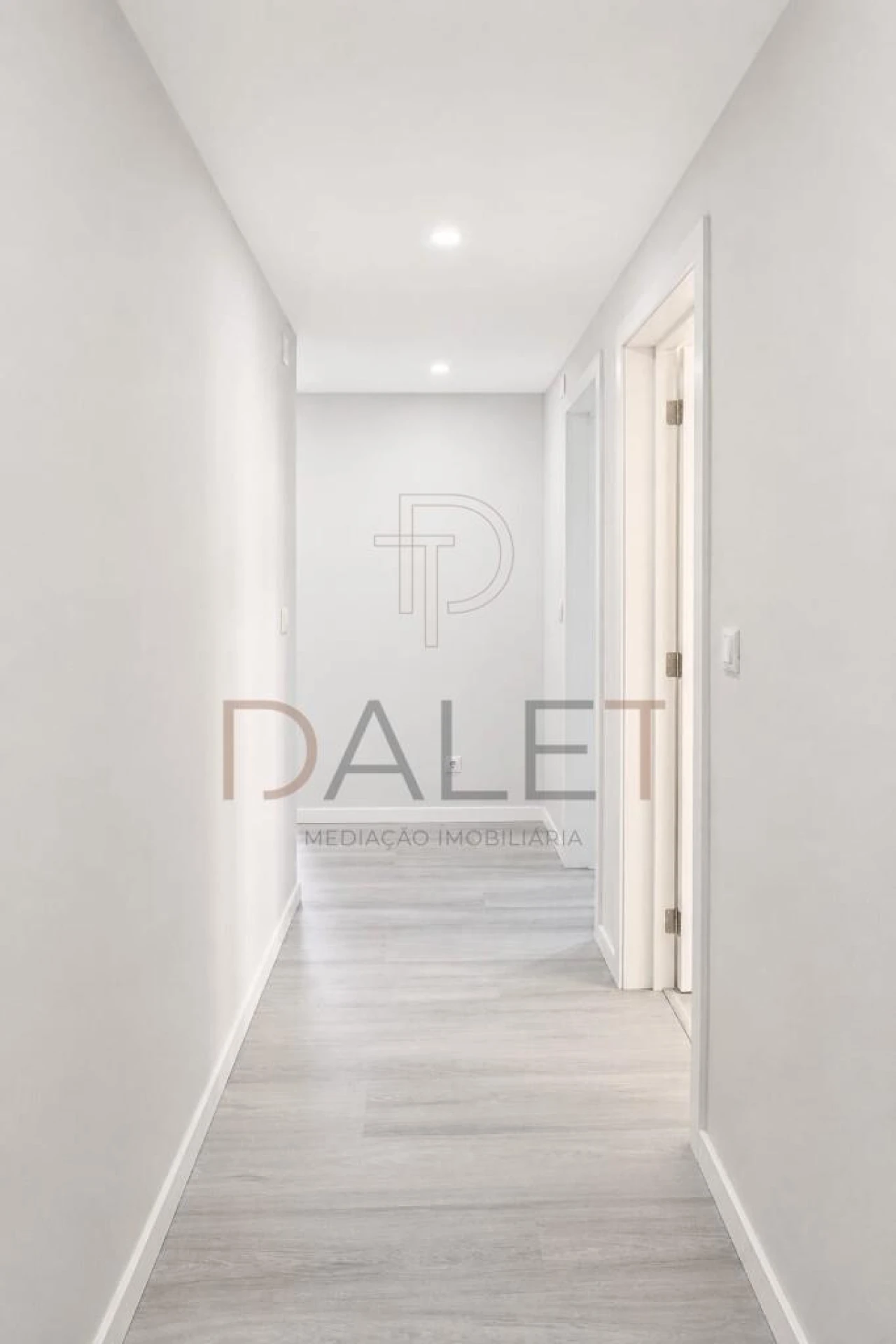 Apartamento T2 para Venda em Corroios Foto 11