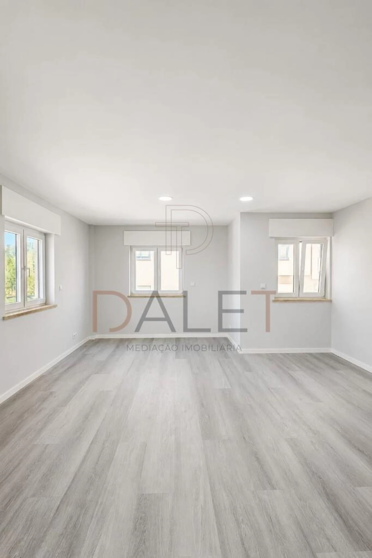 Apartamento T2 para Venda em Corroios Foto 2
