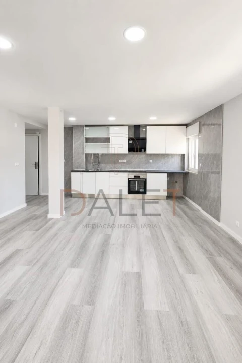 Apartamento T2 para Venda em Corroios