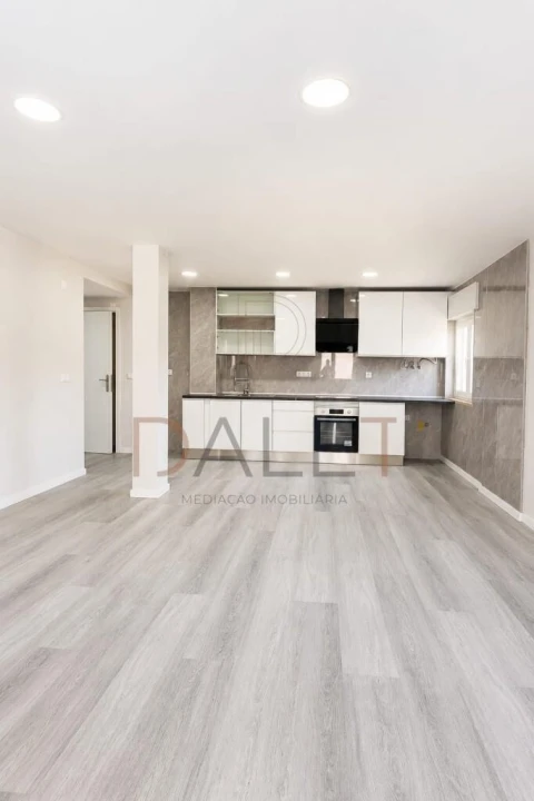 Apartamento T2 para Venda em Corroios