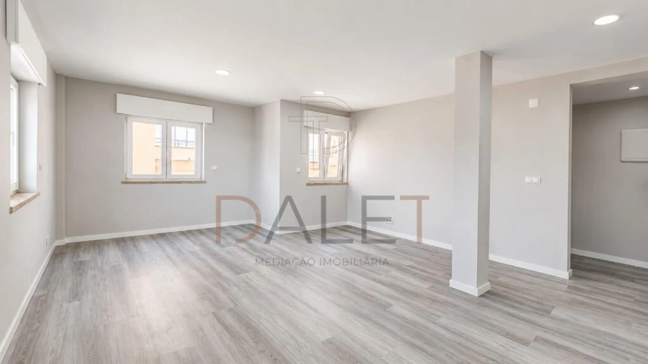 Apartamento T2 para Venda em Corroios Foto 10