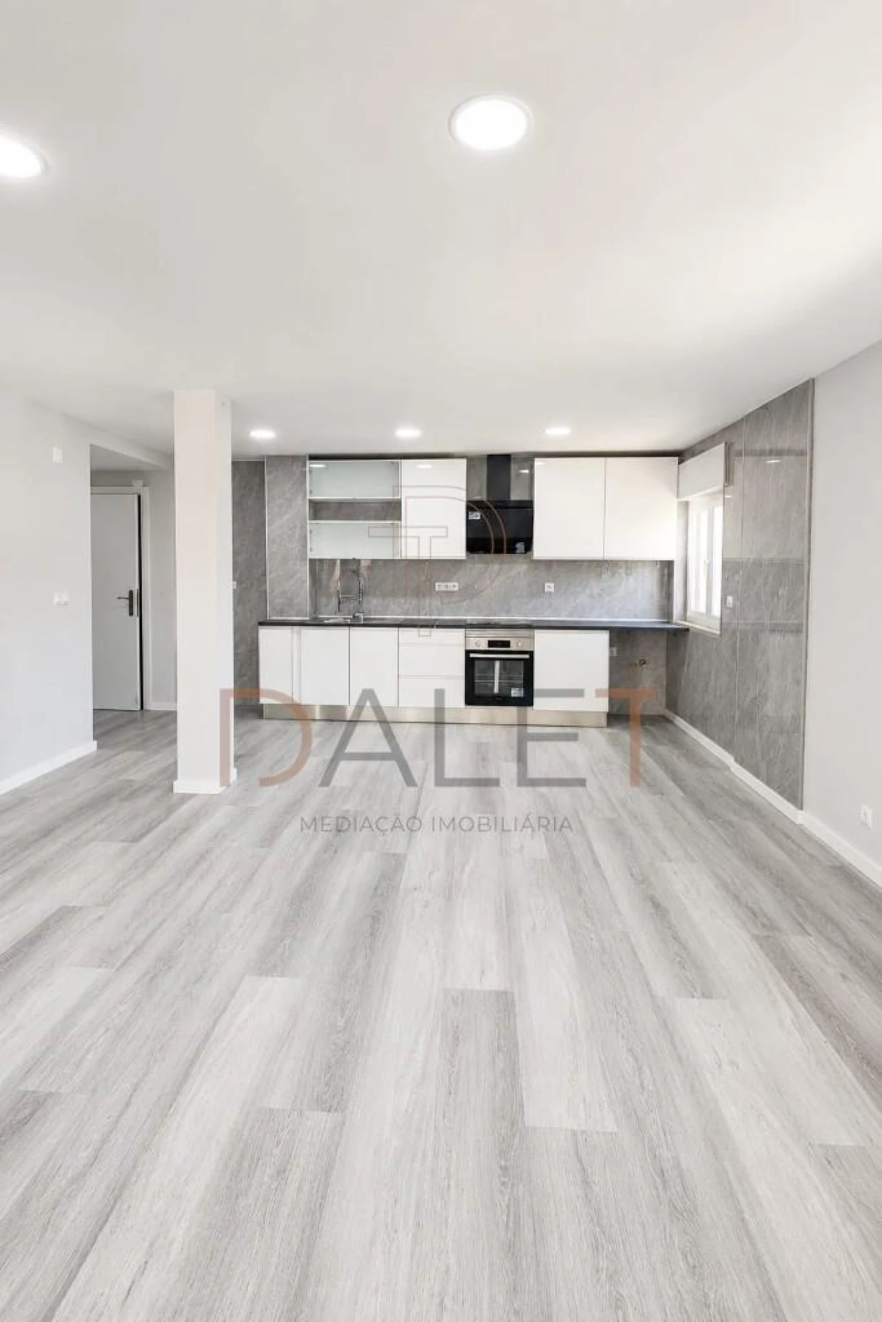 Apartamento T2 para Venda em Corroios Foto 1