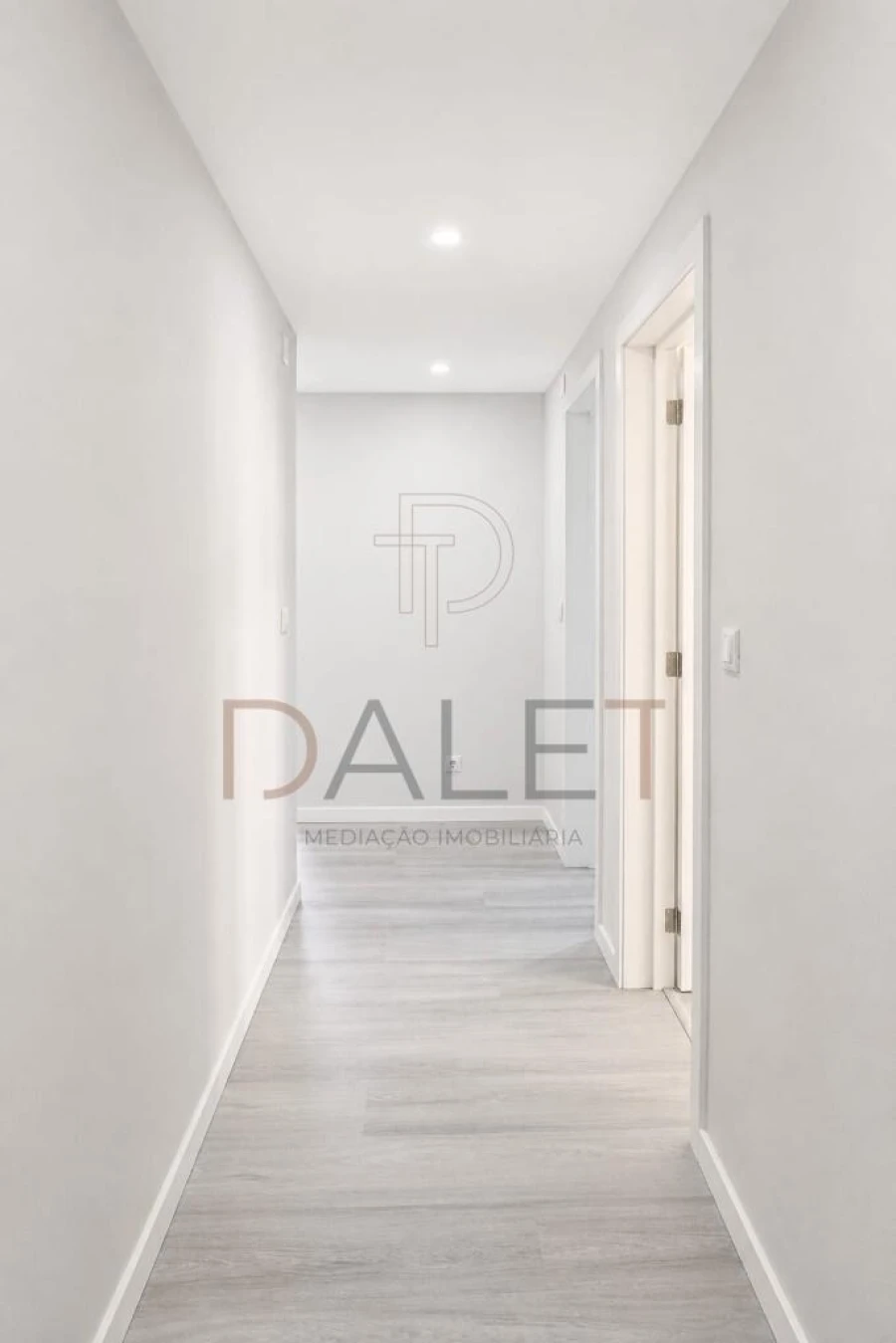 Apartamento T2 para Venda em Corroios Foto 11