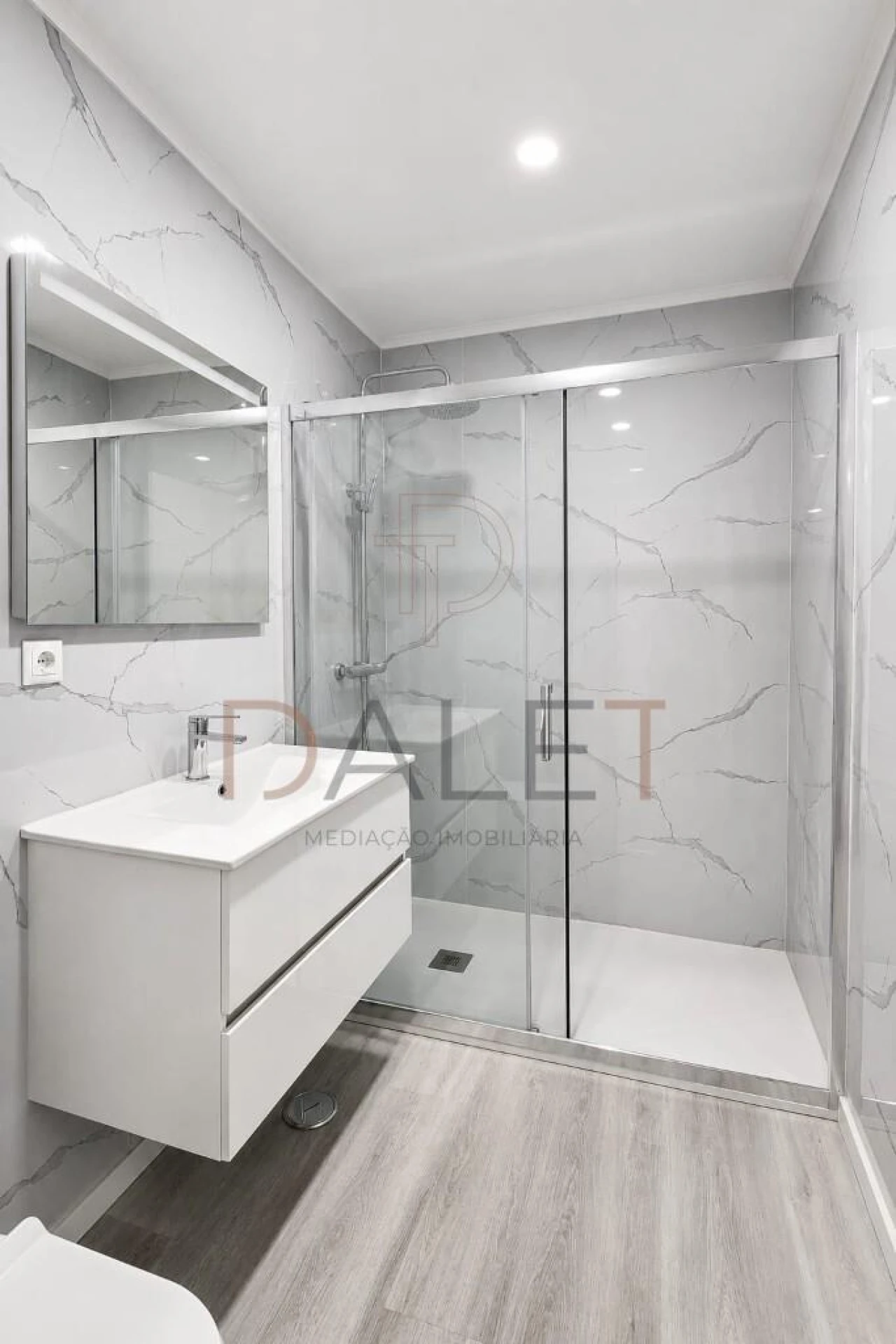 Apartamento T2 para Venda em Corroios Foto 13
