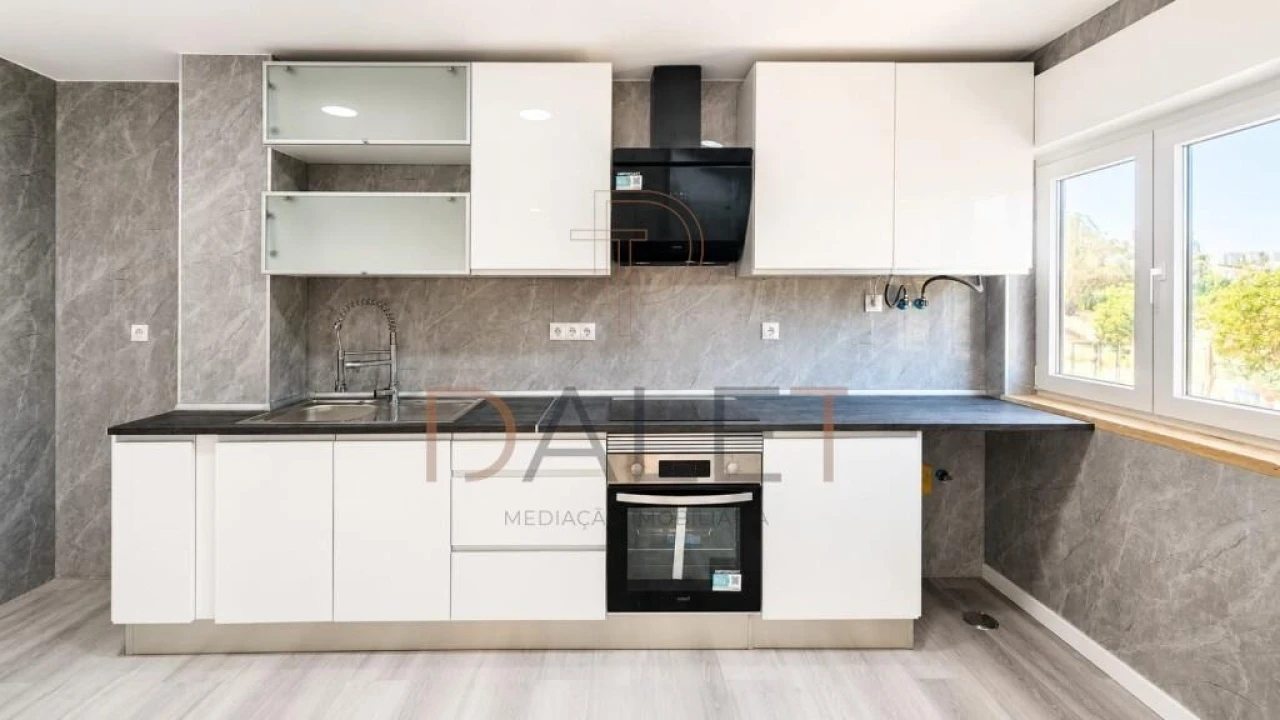 Apartamento T2 para Venda em Corroios Foto 8