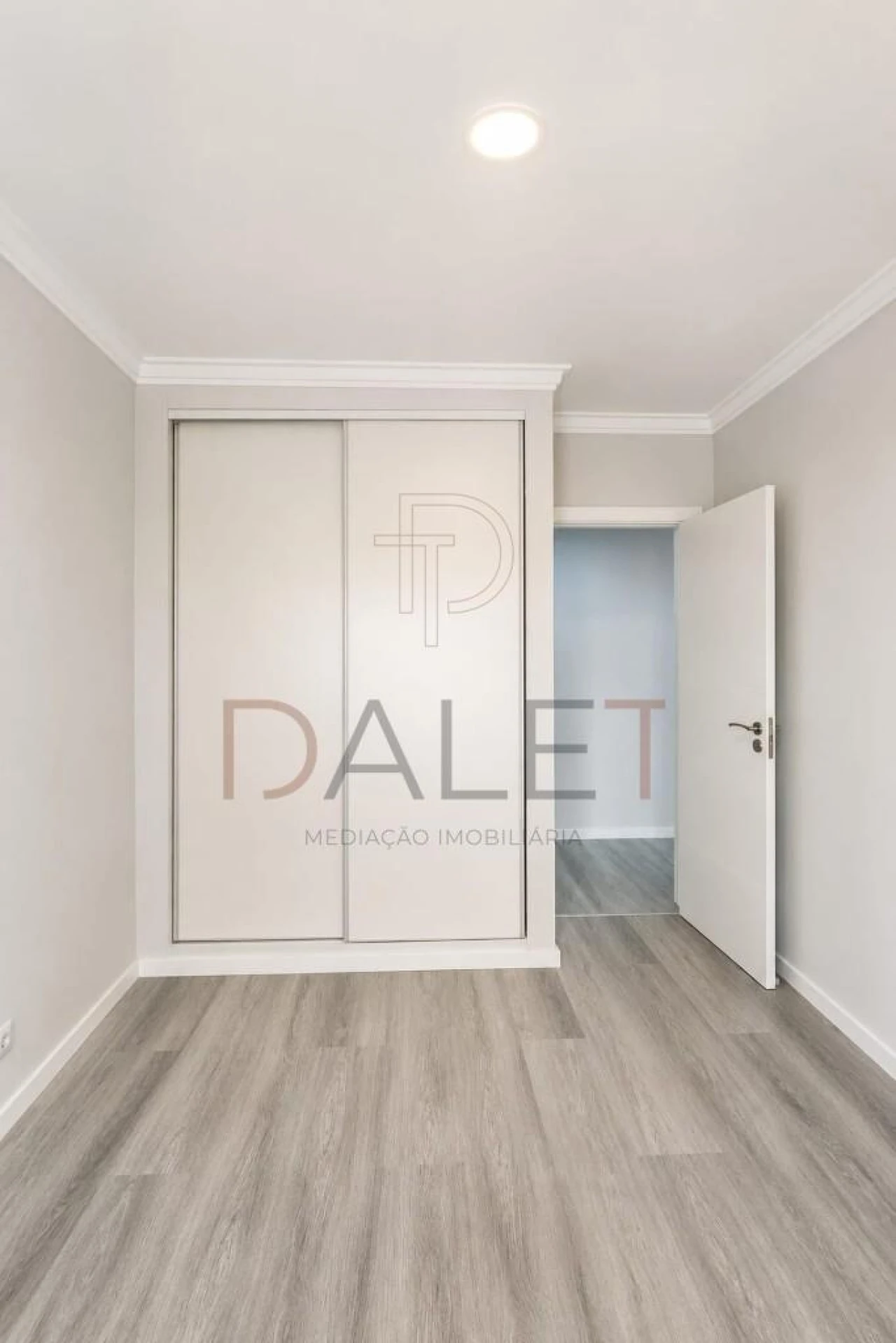 Apartamento T2 para Venda em Corroios Foto 15