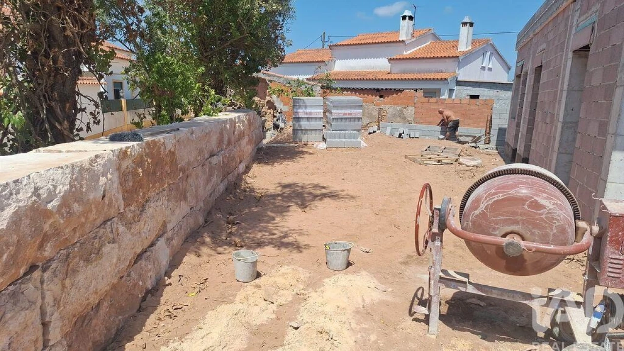 Moradia T3 para Venda em Salir de Matos Foto 12