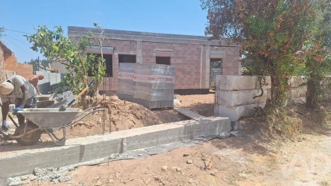 Moradia T3 para Venda em Salir de Matos