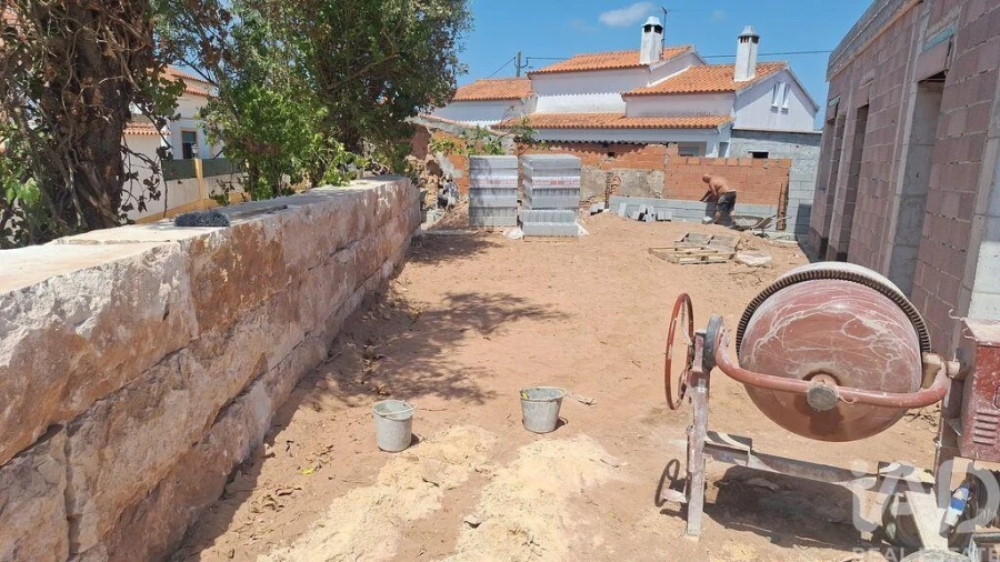 Moradia T3 para Venda em Salir de Matos Foto 12
