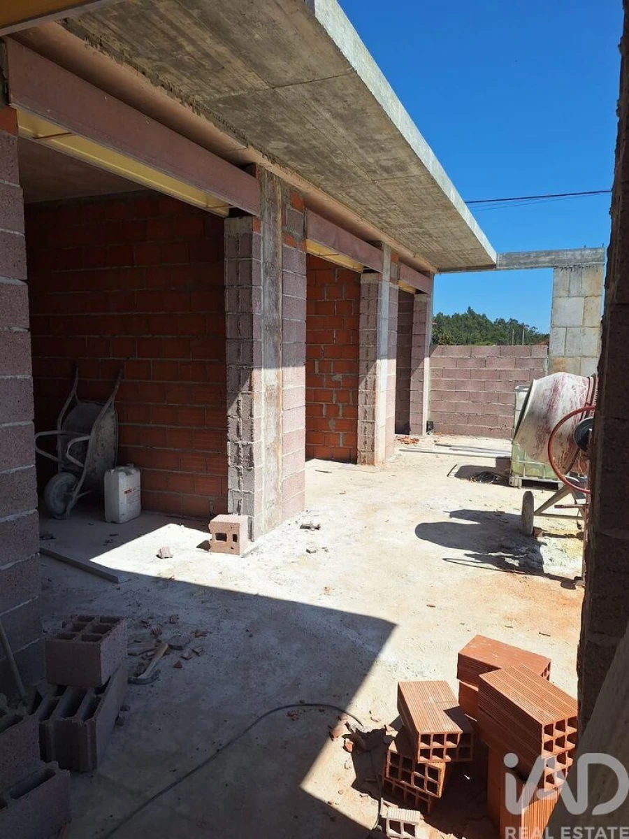 Moradia T3 para Venda em Salir de Matos Foto 7
